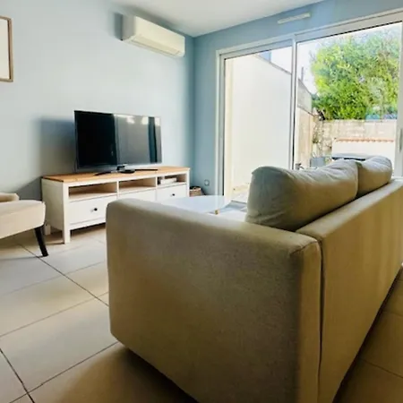 Spacious And Quiet House In For 6 La Rochelle