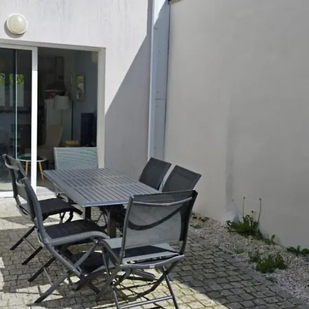 Spacious And Quiet House In For 6 * La Rochelle